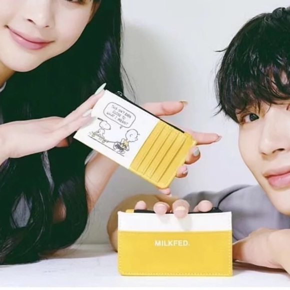 Peanuts snoopy Charlie Brown cartoon wallet card coin ID holder yellow w… - Picture 7 of 7